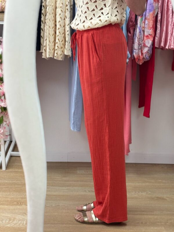 Le pantalon pulpeuse corail – Image 3